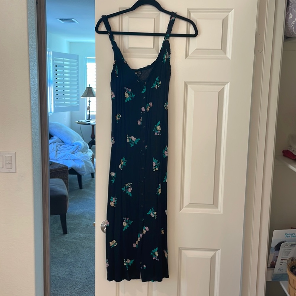 Floral Bill a Bong dress- like new! Buttons all the way down front